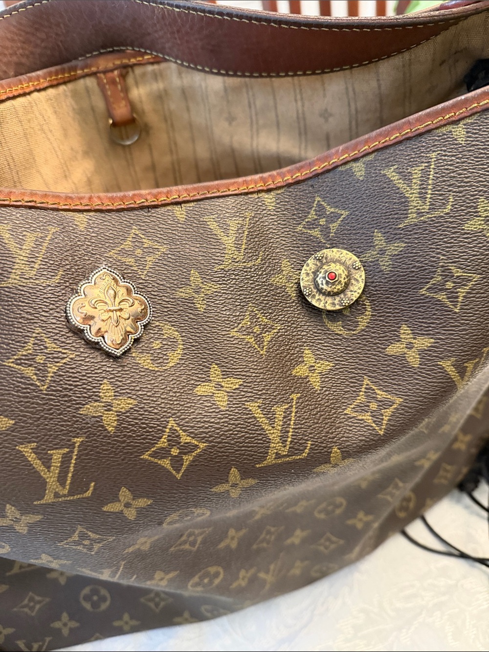Louis Vuitton large bag - Picture 10 of 15